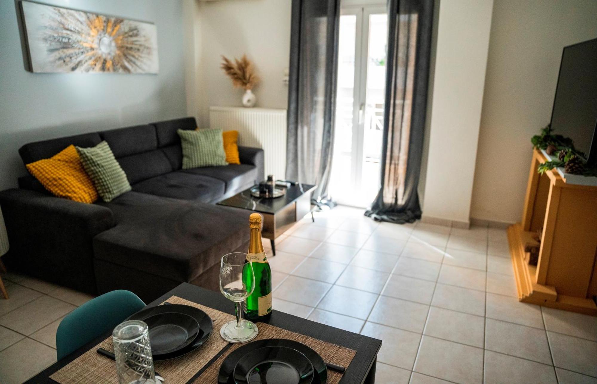 לריסה Gk Suites-Constantin View , Auto Check-In 24H מראה חיצוני תמונה